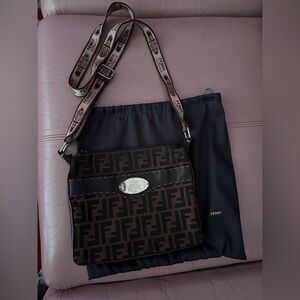 Authentic Fendi Borsa Messenger Bag